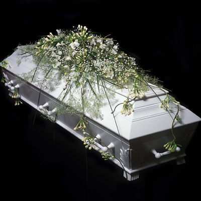 interflora_kistedekorasjon_hvitdekor